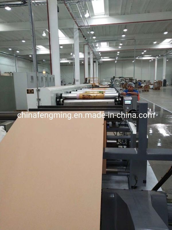 Multicolore papierbeker/zak drukmachine met roterende letterpress embossing structuur