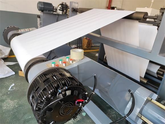Flexodrukmachine voor gelaagd papier en meerlagig samengesteld papier