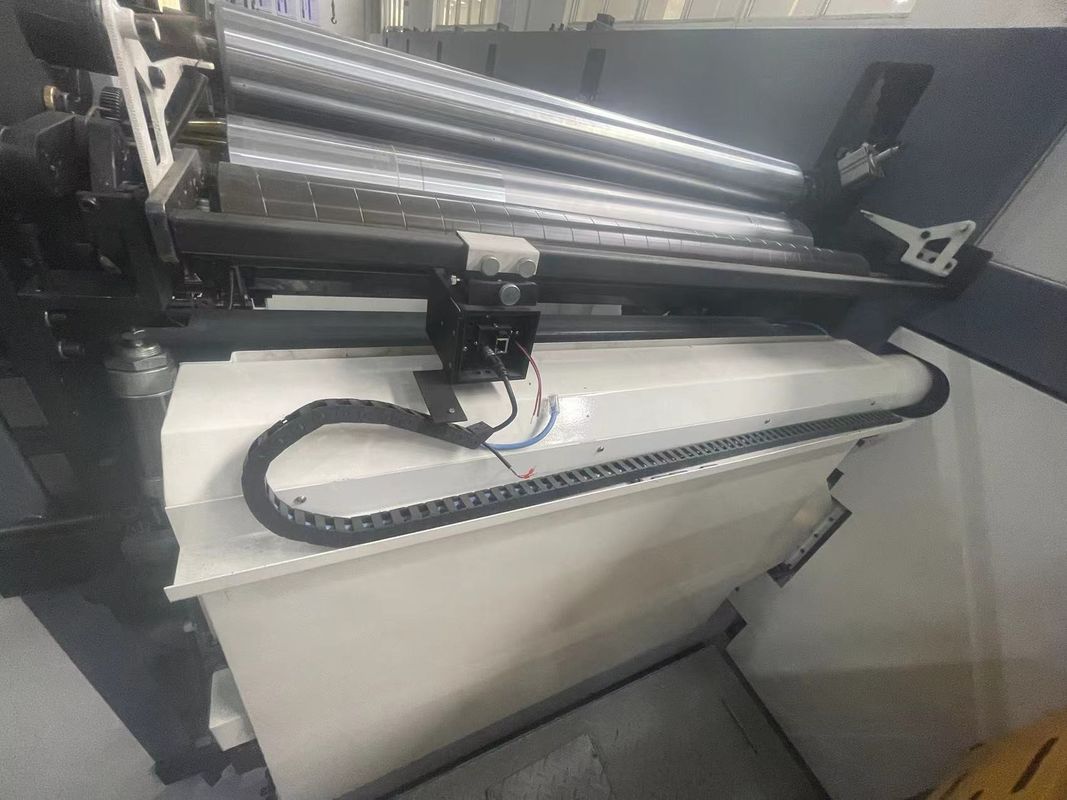 UV-servo-flexodrukmachine 1350 mm Roll-to-roll papieren bekers Nieuwe stand Kaartprinter In-line Gear Drukkerijen