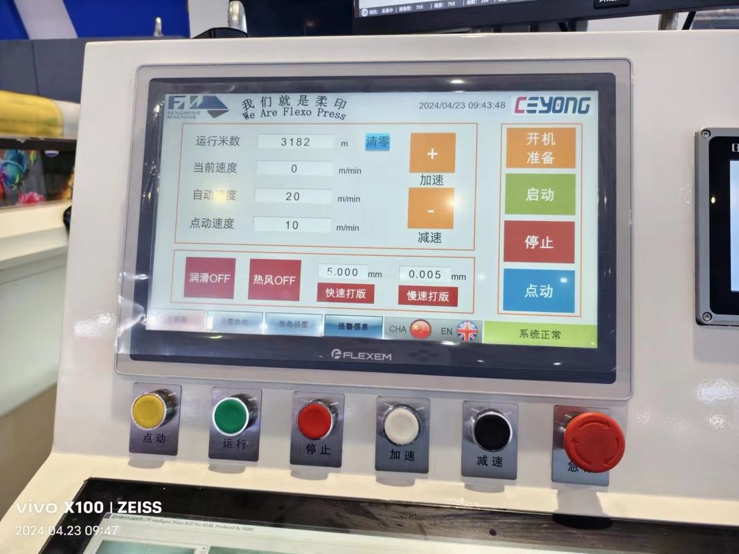 Flexodrukmachine met in- en uitvoers secties voor een soepele werking