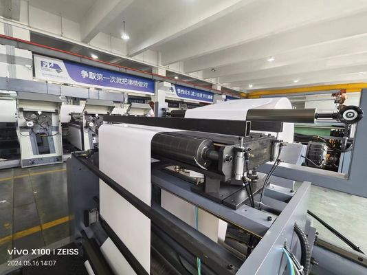 2-kleurige 4-kleurige 6-kleurige rollen papier flexodrukmachine met 300-1200 mm herhalingslengte