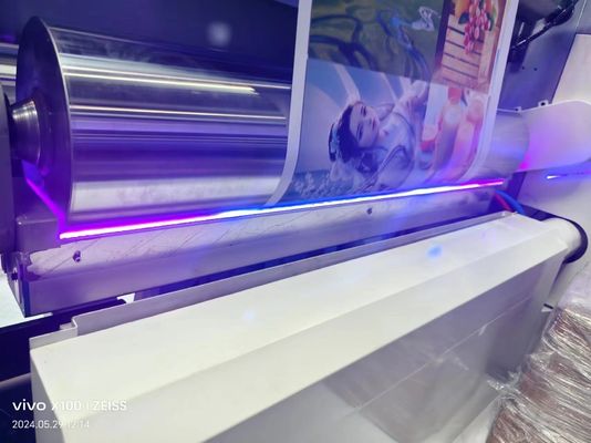 Flexodrukmachine voor wit karton