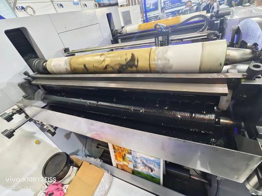 Flexodrukmachine voor papieren tassen, kartonnen zakken en verpakkingen 1000 mm Breedte 150 m/min Snelheid PLC-besturing